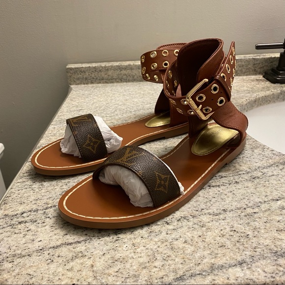 passenger flat sandal